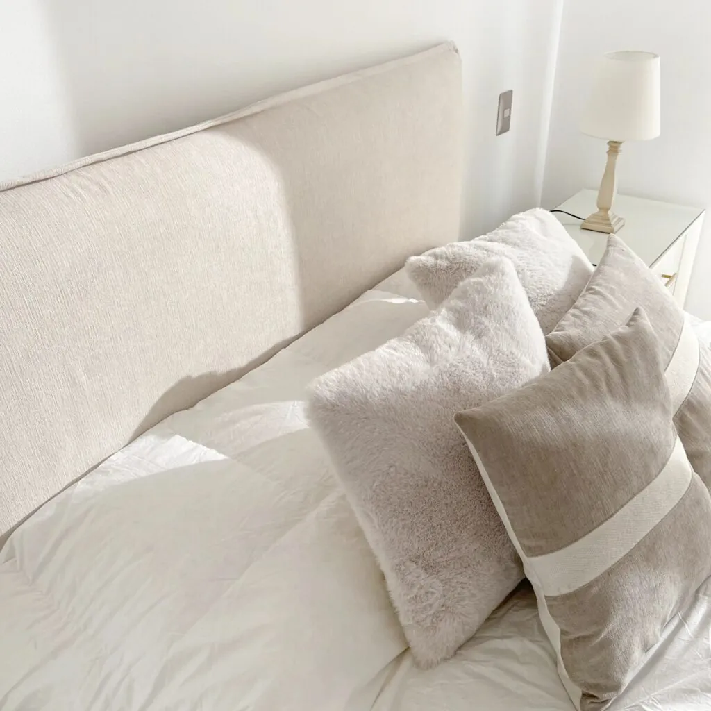 Cama Flat Pestaña Lino Crema