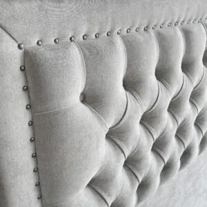 Respaldo de Cama Capitoné Frame Tachas Lino Crudo