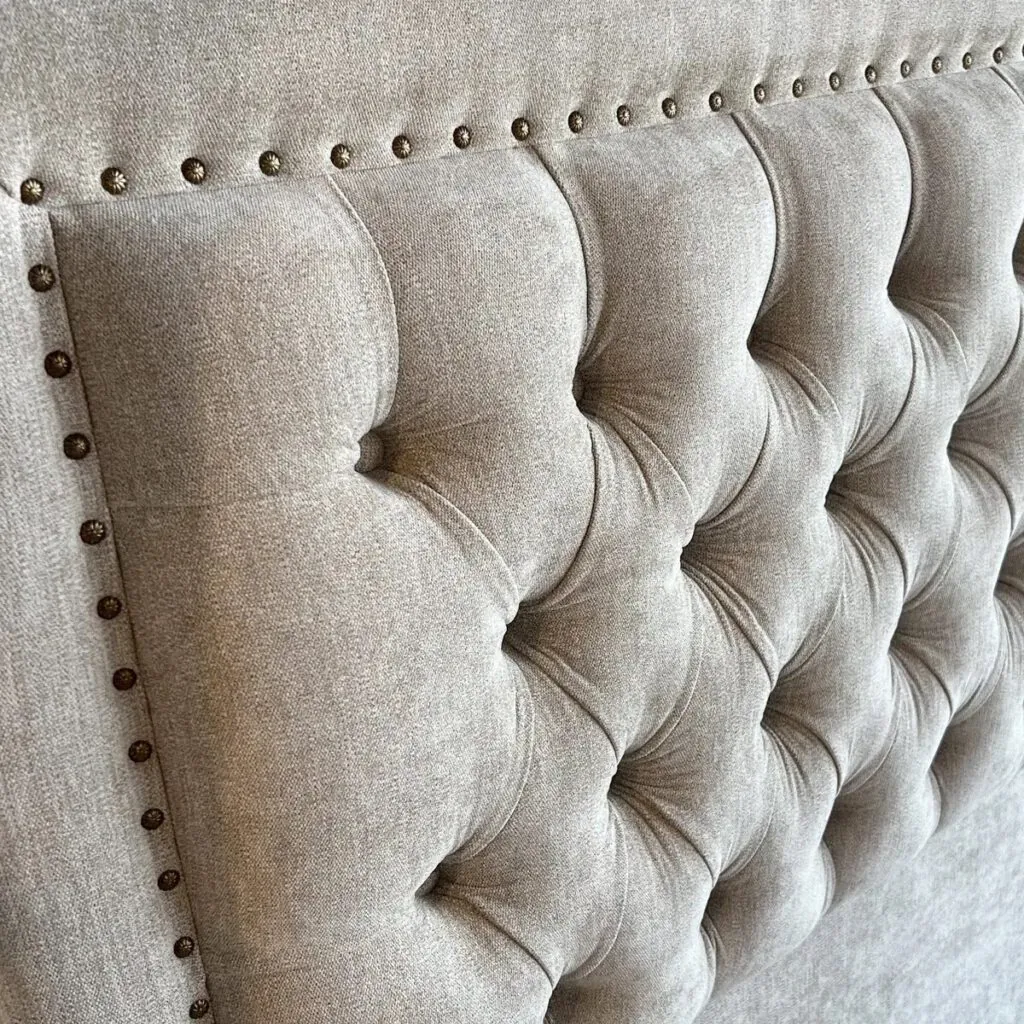 Respaldo de Cama Capitoné Frame Tachas Lino Beige