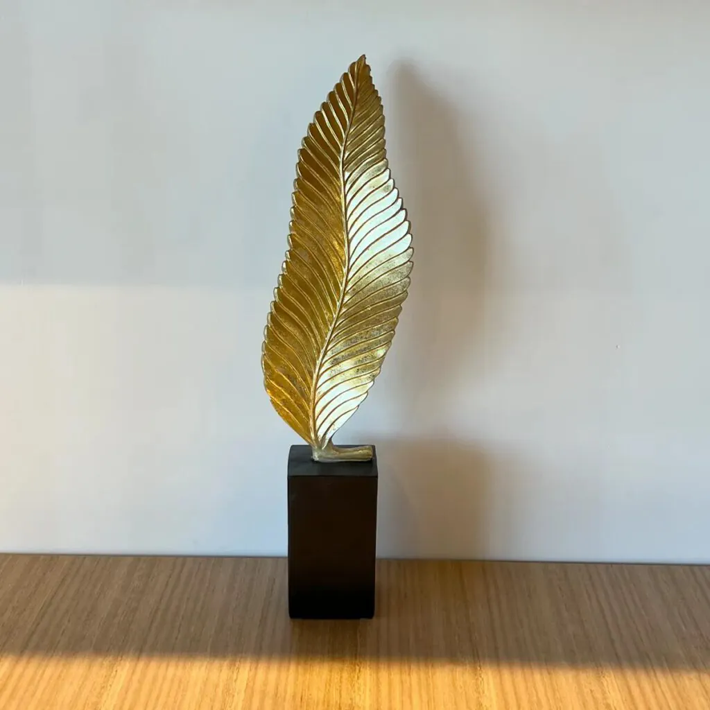 Pluma Decorativa Dorada