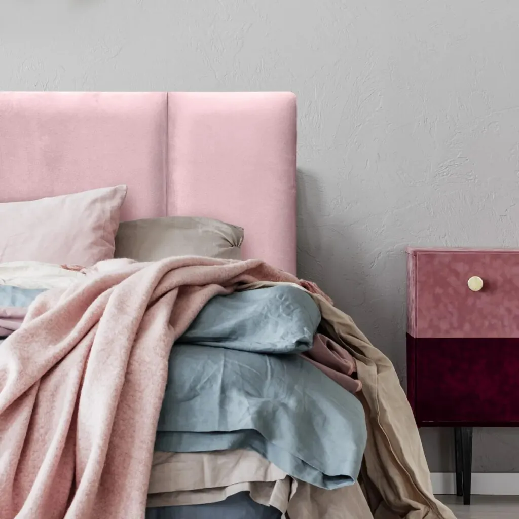 Respaldo de Cama Block tapizado en felpa color rosado claro de Espacio Hogar.